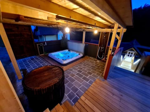 Property building, Facade/entrance, Hot Tub, Spa and wellness centre/facilities, Decorative detail