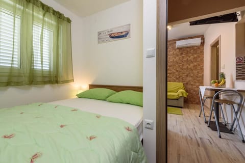 Villa Tatinja a5-6 Apartment in Okrug Gornji