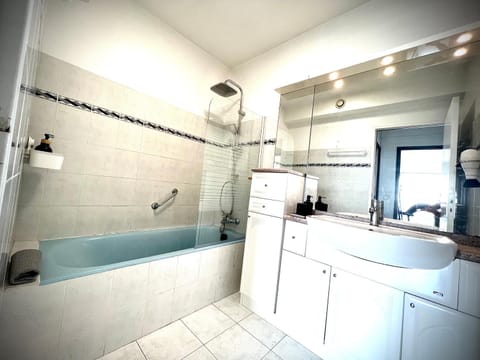 Le Best View, Climatisé vue mer panoramique, Parking gratuit, WIFI Apartment in Roquebrune-Cap-Martin