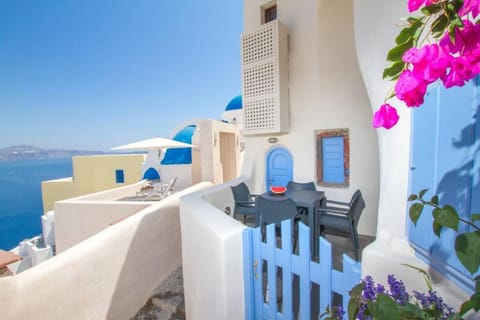 Twin Cave House House in Oia