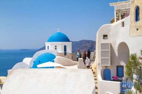 Twin Cave House House in Oia