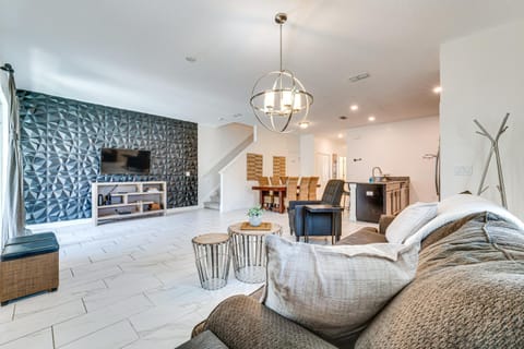 7 Mi Walt Disney World! Family Gem with Private Pool House in Kissimmee