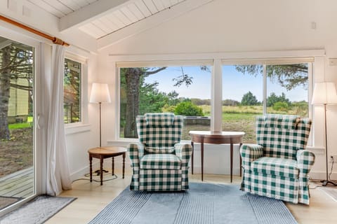 Dune Grass Cottage House in Copalis Beach