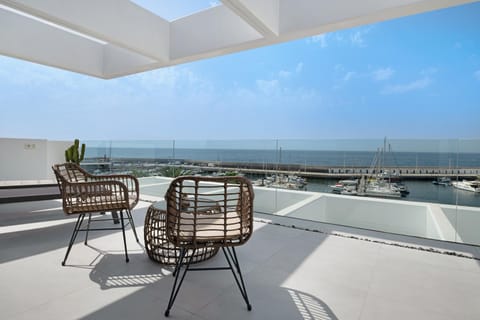 Property building, Balcony/Terrace, Living room