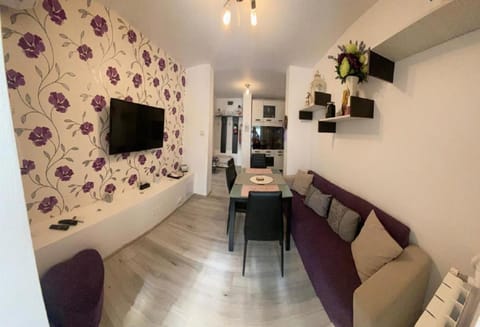Communal lounge/ TV room, Meals, Breakfast, Lunch, Dinner