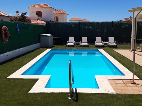Day, Pool view, Swimming pool, sunbed