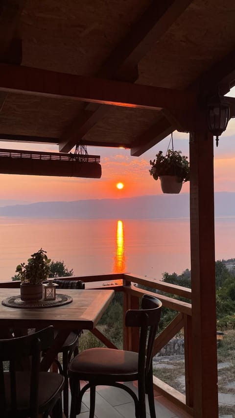 Sunset House Apartment in Municipality of Ohrid, North Macedonia