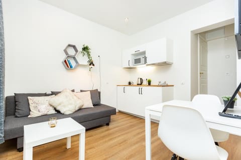 Kitchen or kitchenette, Living room, Seating area, Dining area, minibar
