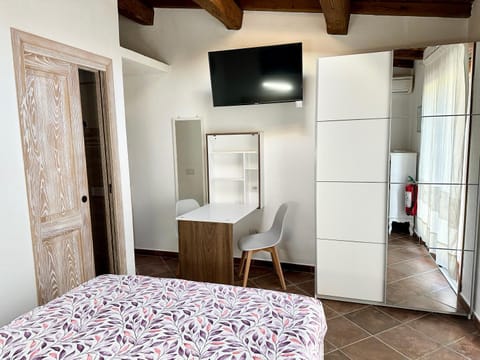 TV and multimedia, Seating area, wardrobe