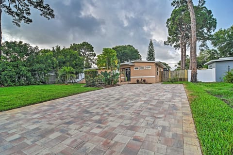 St Petersburg Escape - 3 Miles to the Beach! House in St Petersburg