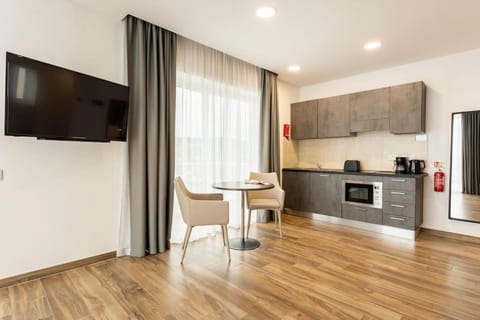 TV and multimedia, Coffee/tea facilities, Kitchen or kitchenette, Living room, pet friendly, toaster