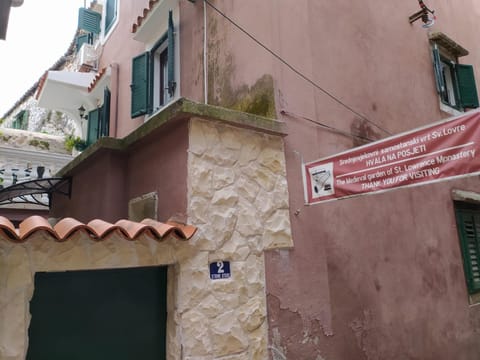 Old stone house St Lawrence in the heart of Sibenik's old town Apartment in Šibenik