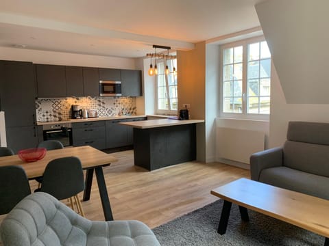 Kitchen or kitchenette, Seating area, Dining area