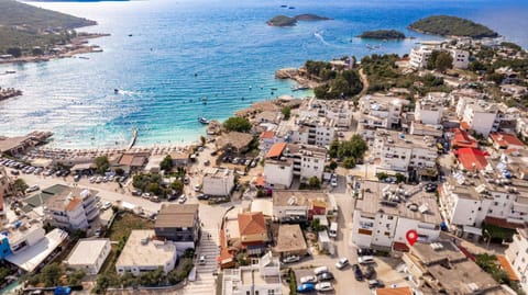 Property building, Day, Neighbourhood, Natural landscape, Beach, City view, Sea view, Street view, Location, Parking