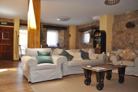 Restaurant/places to eat, Lounge or bar