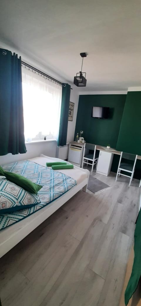 Bed, TV and multimedia, Coffee/tea facilities, Dining area, Bedroom