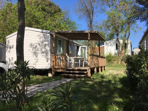 Property building, Patio, Garden