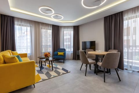 Living room, Dining area