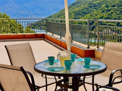 Day, Natural landscape, View (from property/room), Balcony/Terrace, Dining area, Mountain view