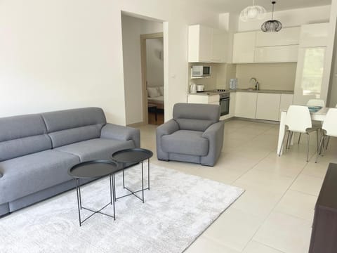 Kitchen or kitchenette, Seating area, Dining area, stove