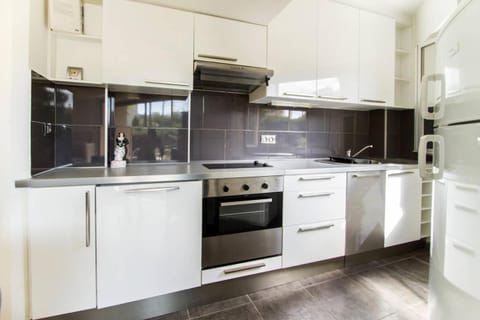 Property building, Kitchen or kitchenette, dishwasher, pet friendly, stove, washing machine
