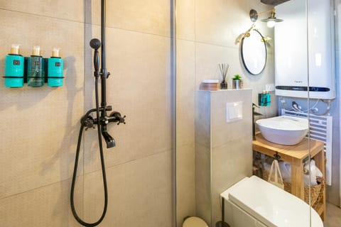 Shower, Toilet, Bathroom