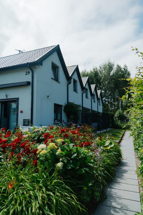 Property building, Spring, Day, Garden, Garden, View (from property/room), Balcony/Terrace, Balcony/Terrace, Garden view, Garden view