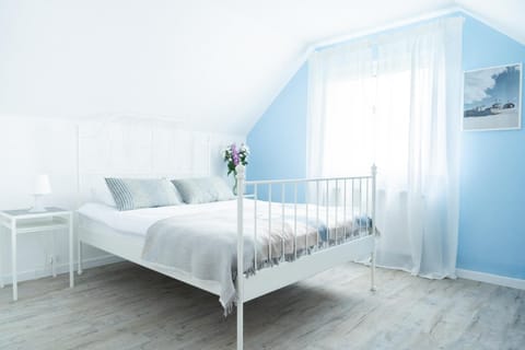 Bed, Photo of the whole room, Bedroom, Garden view, Garden view, heating