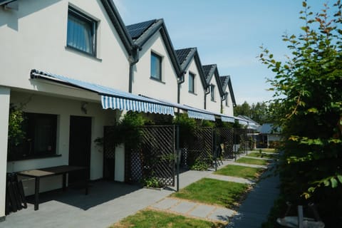 Property building, Day, Garden, Garden, Balcony/Terrace, Balcony/Terrace, Garden view, Garden view, furniture