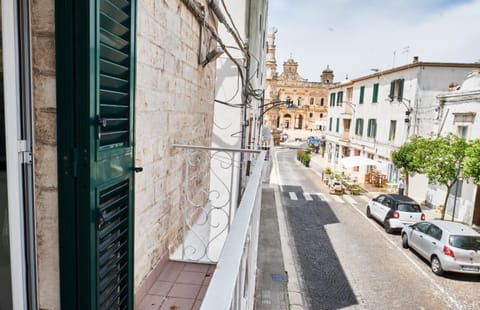 Neighbourhood, Balcony/Terrace, City view, Street view