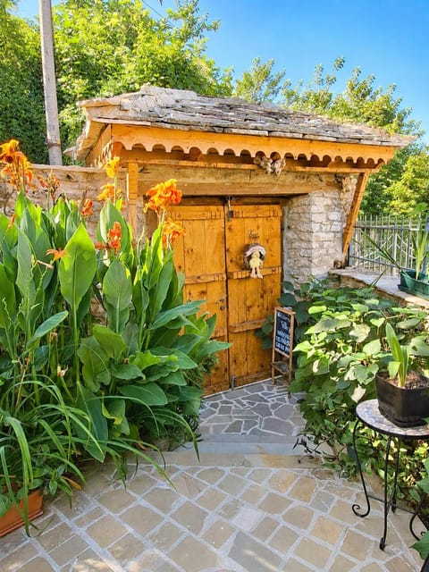 Property building, Patio, Spring, Day, Garden, Garden view