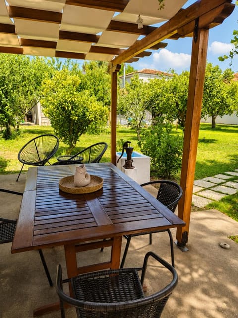 Garden, View (from property/room), Balcony/Terrace, Dining area, Garden view