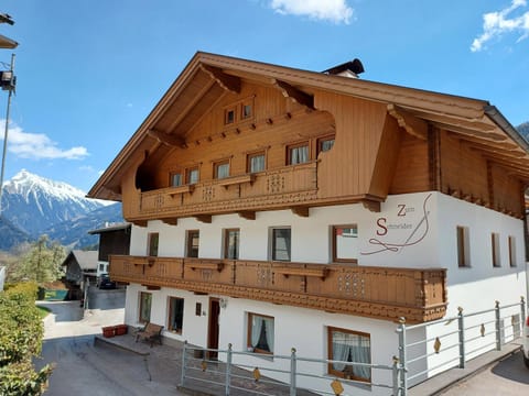 Property building, Winter, Summer, Skiing, Bathroom, Balcony/Terrace, Hiking, Cycling, Breakfast, Buffet breakfast, Seasons