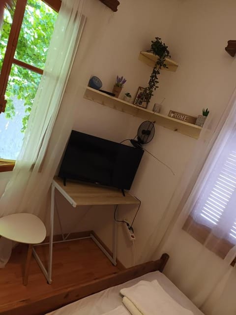 SOFIAS APARTMENTS in LESVOS House in İzmir Province