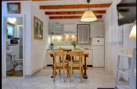 Dining area, oven, stove