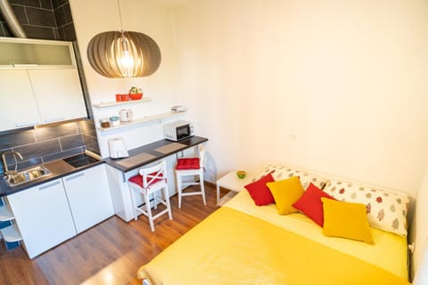 Bed, Kitchen or kitchenette