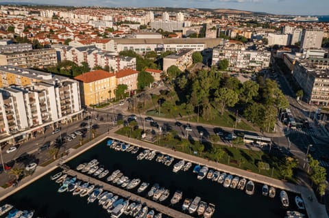 Bird's eye view, View (from property/room), City view, Street view