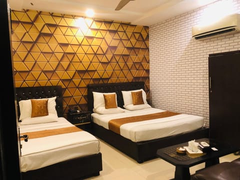 Bed, Photo of the whole room, Bedroom, air conditioner