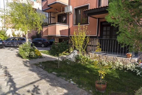 Къща за гости Мони Bed and Breakfast in Blagoevgrad Province