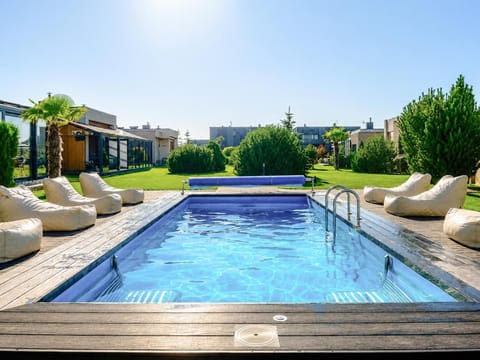 Swimming pool, sunbed
