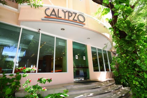 Property building, Facade/entrance, Day