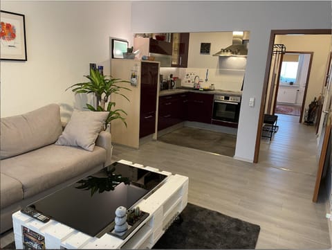 Kitchen or kitchenette, Seating area
