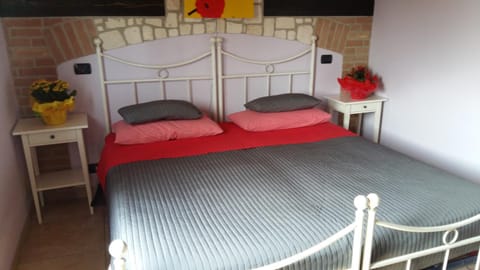 Shower, Bathroom, TV and multimedia, Bedroom