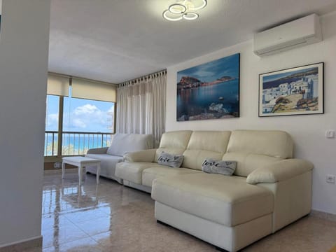 Living room, Seating area, air conditioner