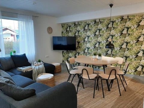 TV and multimedia, Living room, Dining area