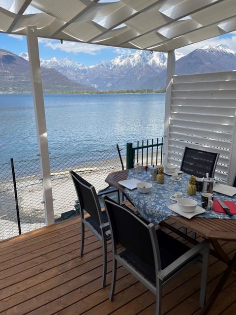 Bungalow Lido di Colico, front lake and city center Campground/
RV Resort in Colico