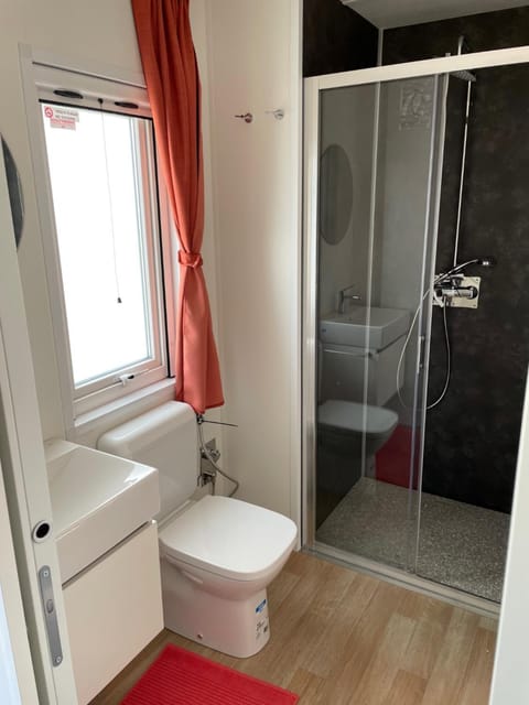 Bungalow Lido di Colico, front lake and city center Campground/
RV Resort in Colico