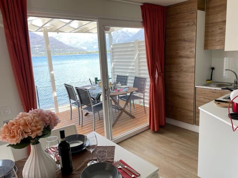 Bungalow Lido di Colico, front lake and city center Campground/
RV Resort in Colico