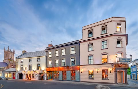 Queens Hotel Hotel in Ennis