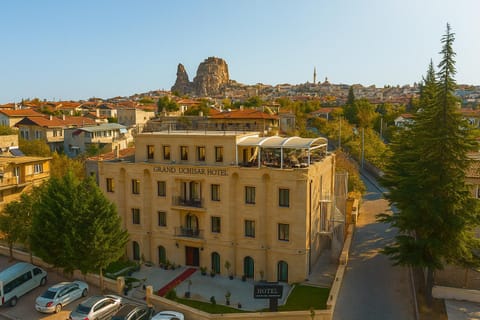 Property building, Day, City view, Landmark view, Street view, Location, Parking